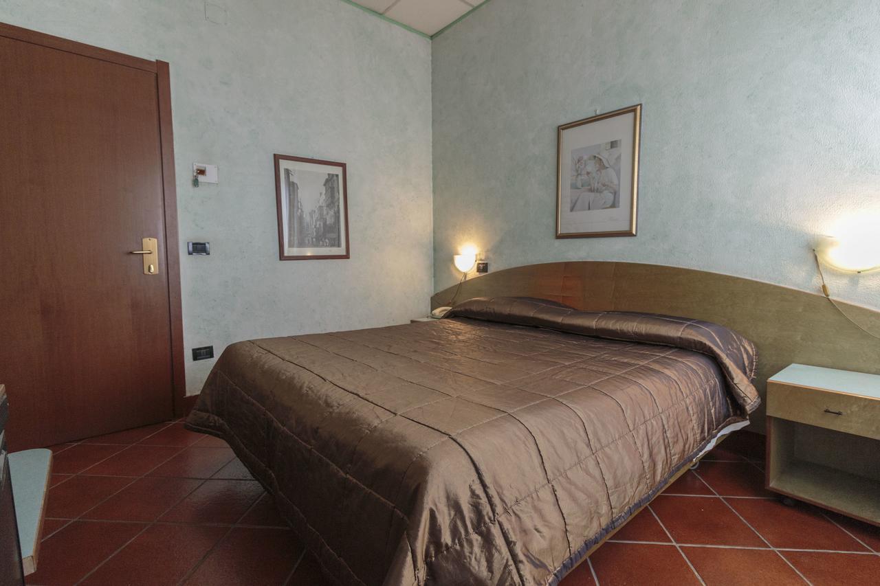 Hotel Il Telegrafo Melegnano Exterior foto